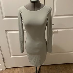 Aritzia light sage green body con dress